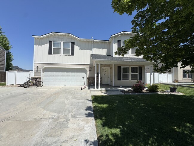 Primary Photo - 306 W Wood Owl Dr
