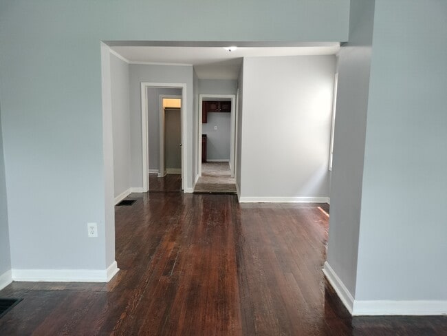 Building Photo - 10619 S Perry Ave