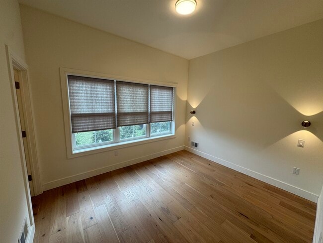 Building Photo - 92 E 27th St