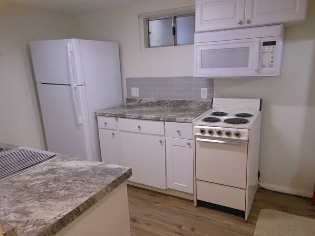 Building Photo - 3943-2075 2075 W St