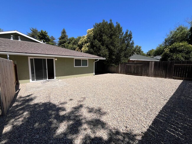 Building Photo - Newly Remodeled Duplex for Rent in Central Davis