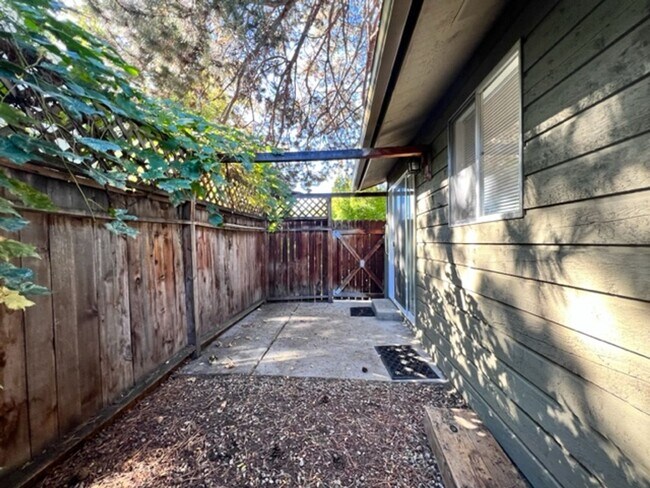 Building Photo - 1526 N 25th St