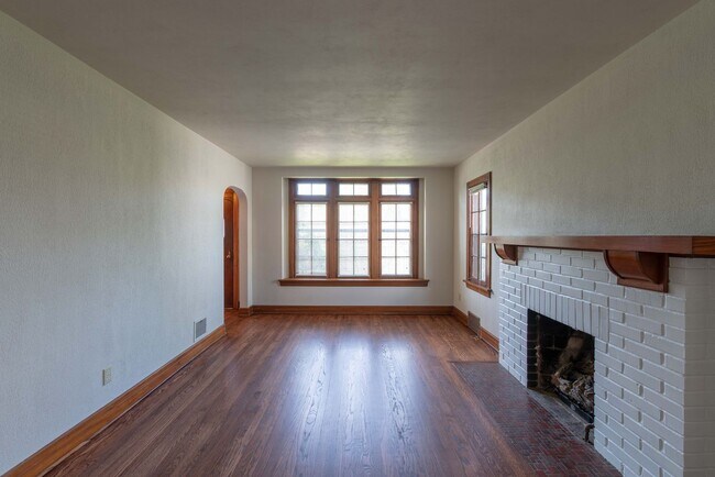 Building Photo - 509 E Bennett St