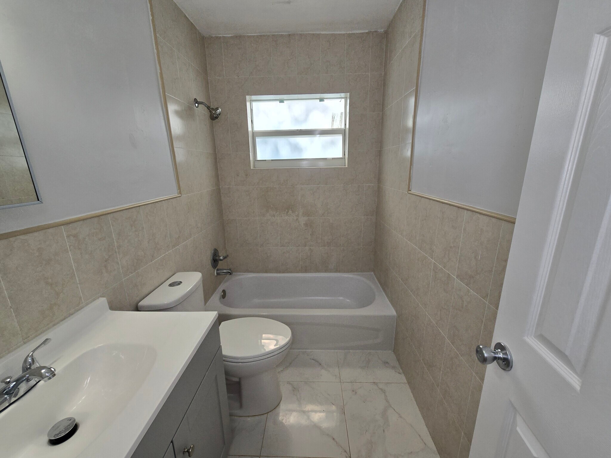 Building Photo - 1320 NE 211th Ter