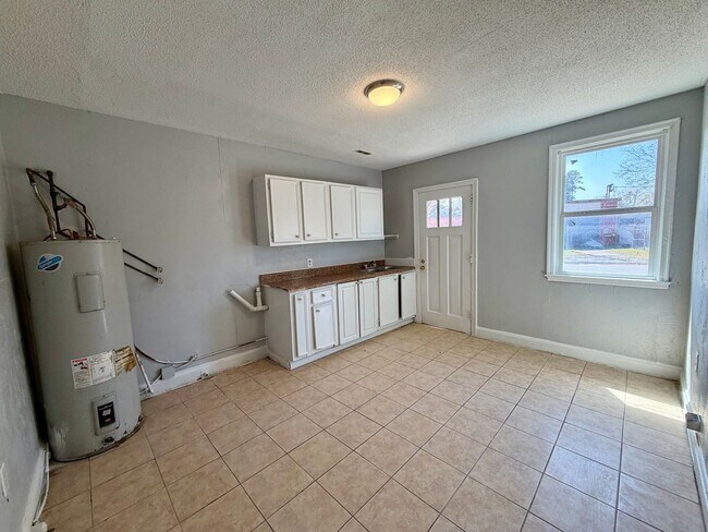 Building Photo - 634 Miller Rd