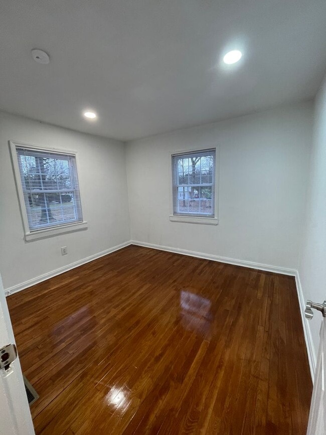 Building Photo - Adorable Chickamauga House