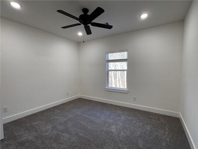 Building Photo - 12 Celtic Dr