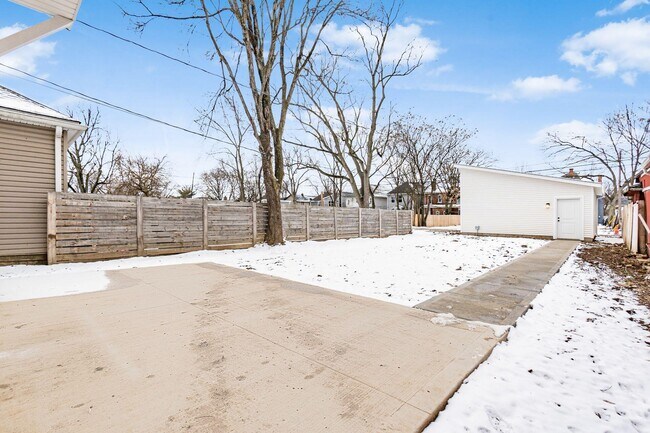 Building Photo - 93 N Princeton Ave