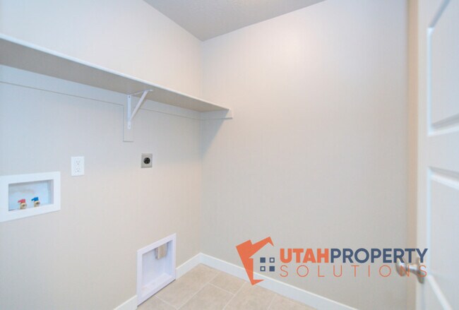 Building Photo - 5002 Evergreen Ln