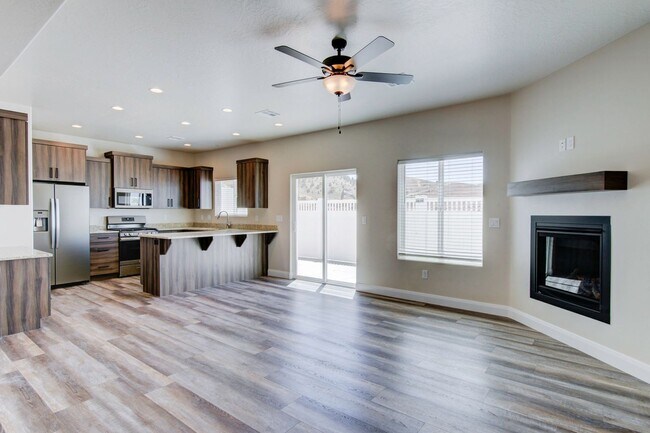 Building Photo - 668 Fiddlers Cv Dr