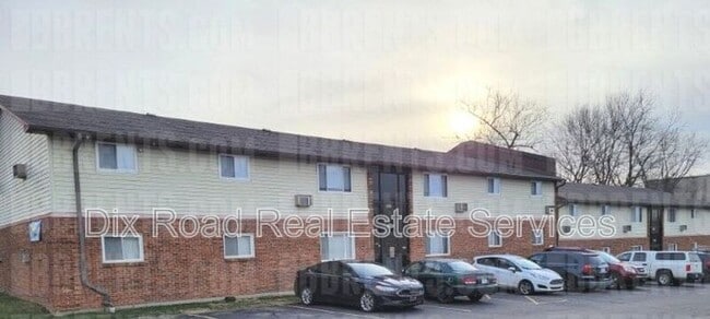 Building Photo - 739 Trumbull St
