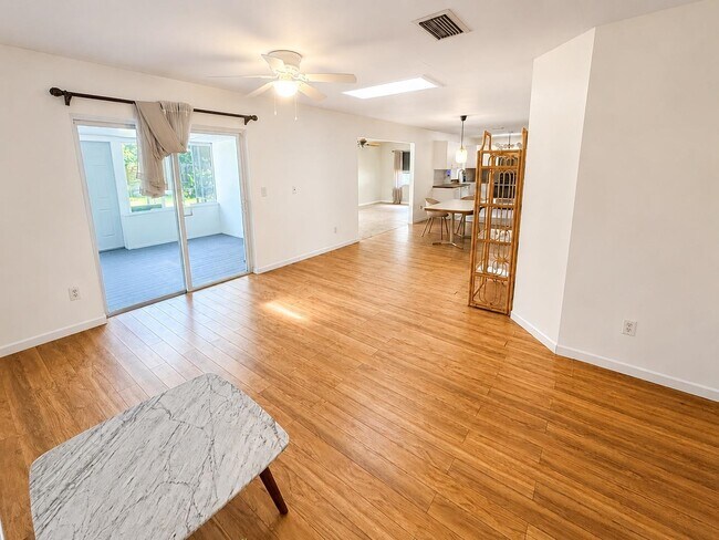 Building Photo - 534 Sevilla Dr