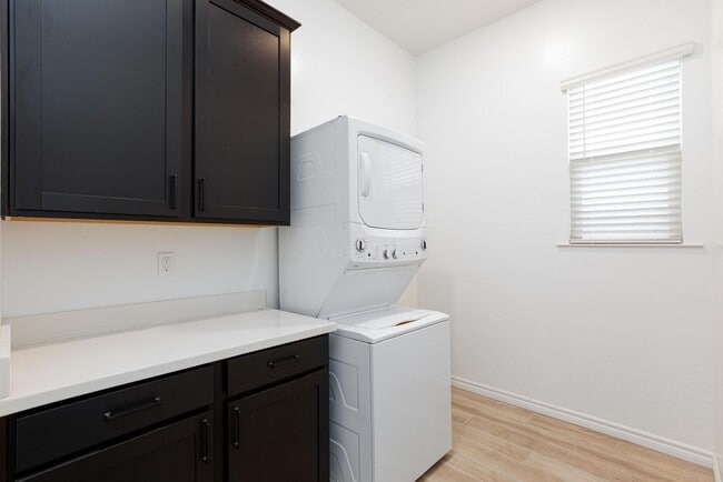 Building Photo - 55+ Guard-Gated Home – Move-In Ready