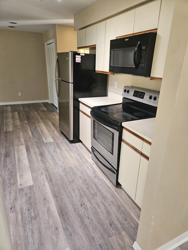 Building Photo - 13100 Brookshire Lake Blvd