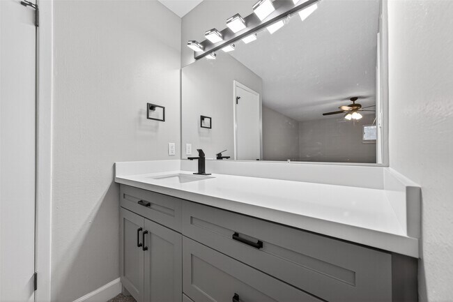 Building Photo - 16222 Cypress Point Dr