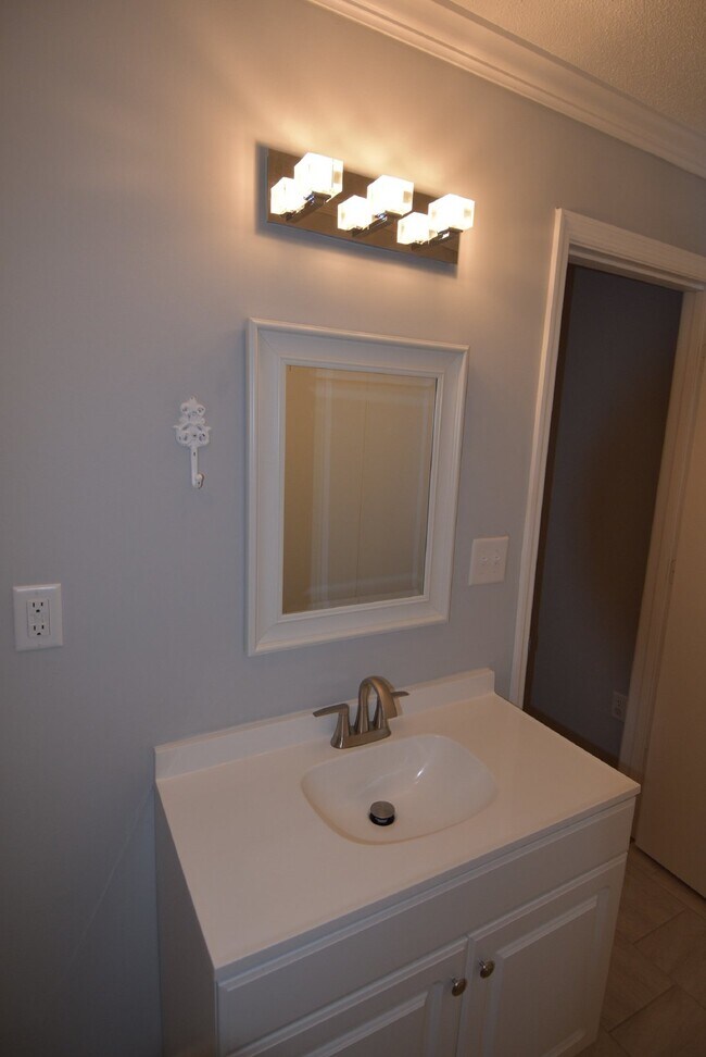 Building Photo - House for Rent