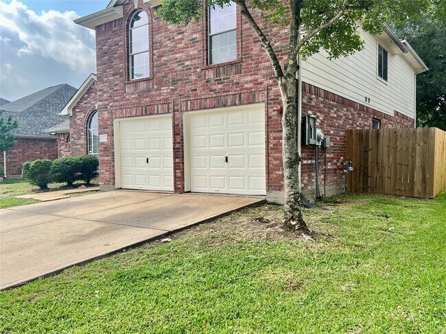 Building Photo - 13715 Branford Greens Dr