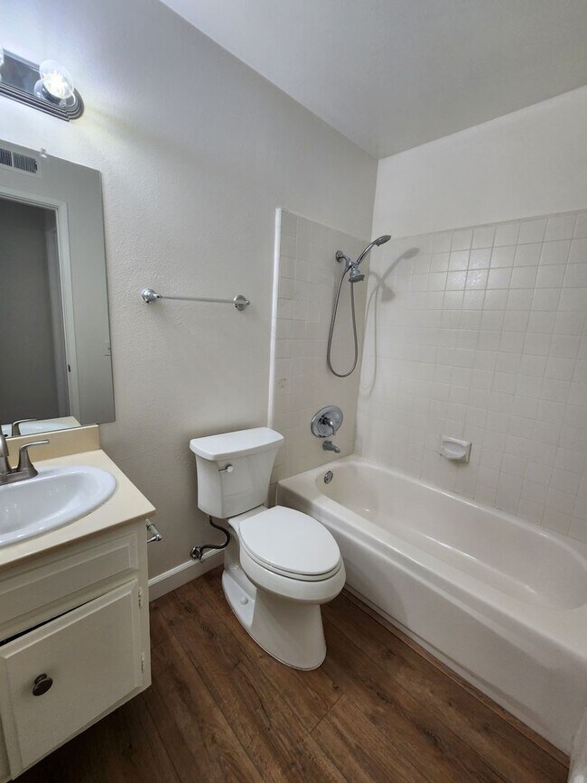 Building Photo - 10930 Red Rock Dr