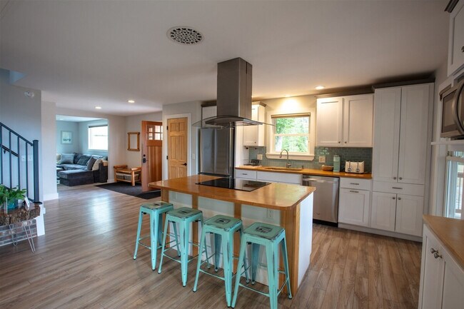 Building Photo - 13 Autumn Ln