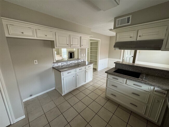 Building Photo - 11821 Westmere Dr