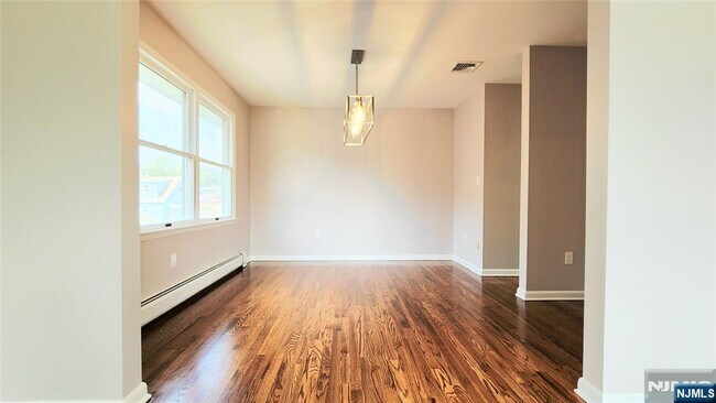 Building Photo - 223 Miller Ave