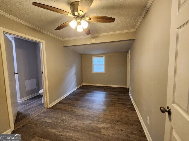 Building Photo - 4120 Fairview Dr