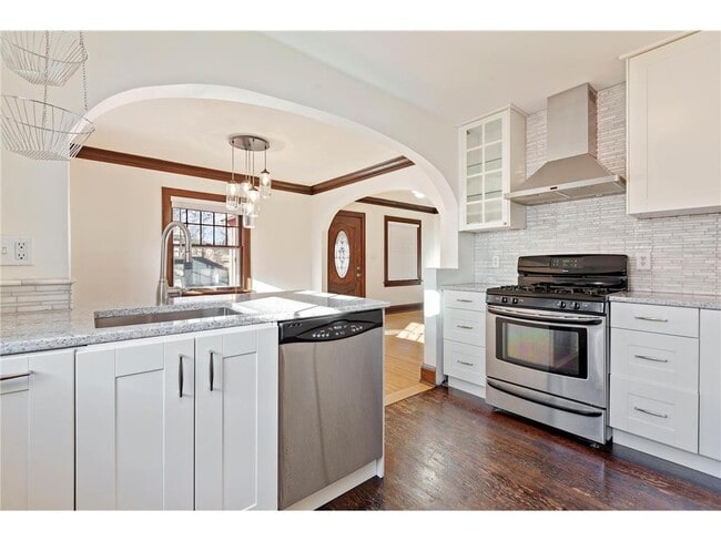 Building Photo - 445 Upton Ave S