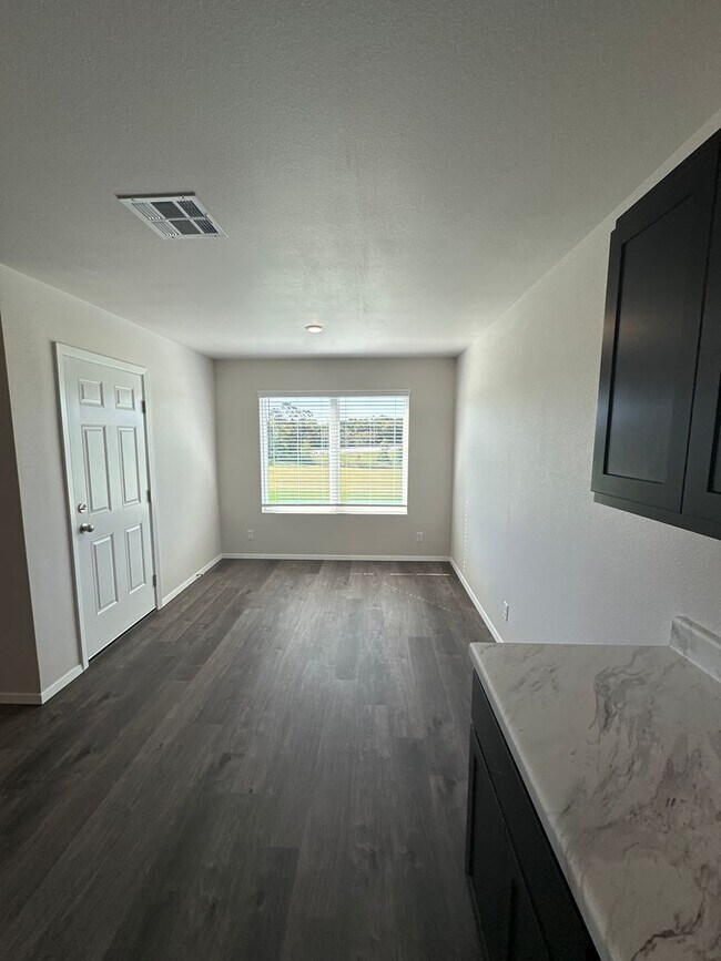 Building Photo - NOW PRELEASING! — Cozy 3 Bed, 2 Bath Home in Red Plains!