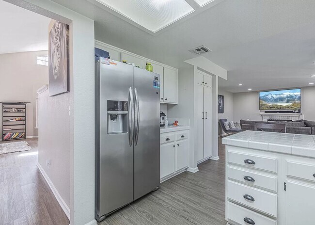 Building Photo - 4641 Cocina Ln