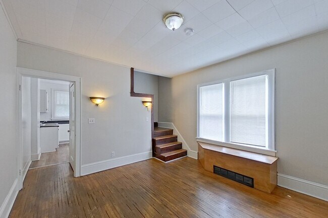 Building Photo - 461-463 Reinhard Ave