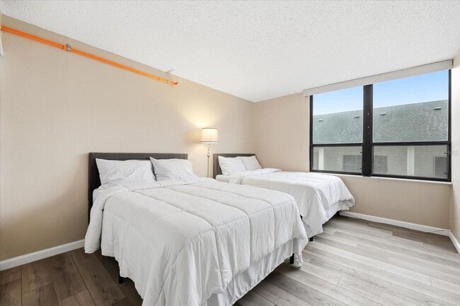 Building Photo - 400 Island Way