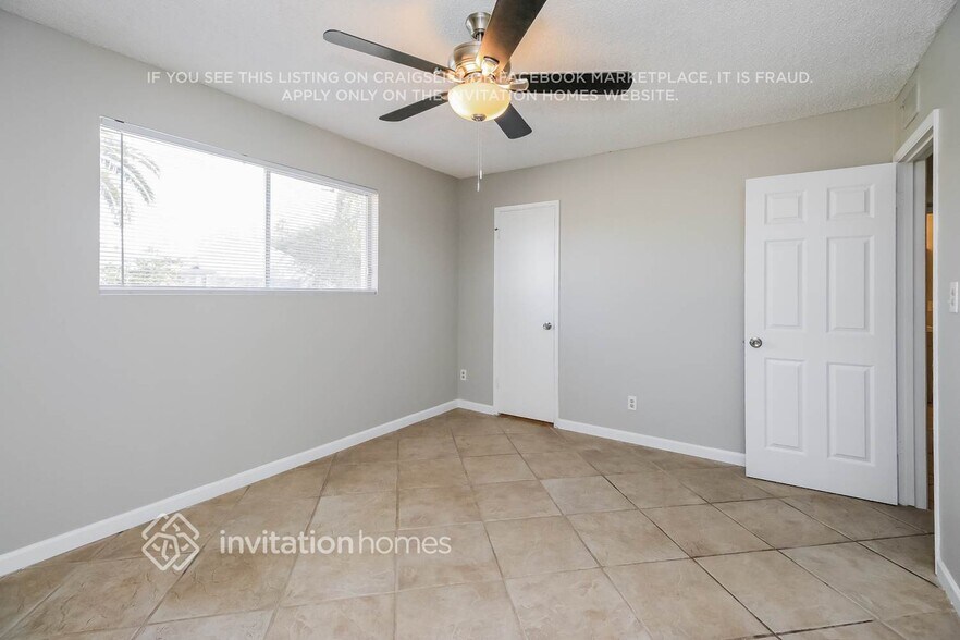 Building Photo - 2124 W Del Oro Cir