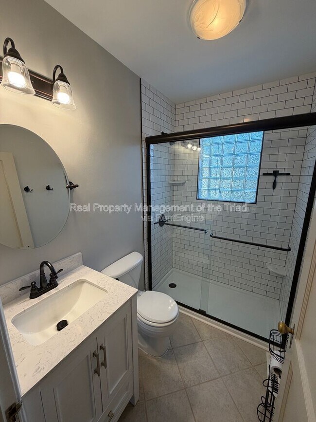 Building Photo - 7530 Shallowford Rd