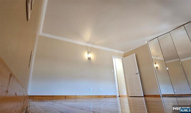 Building Photo - 416 68th St
