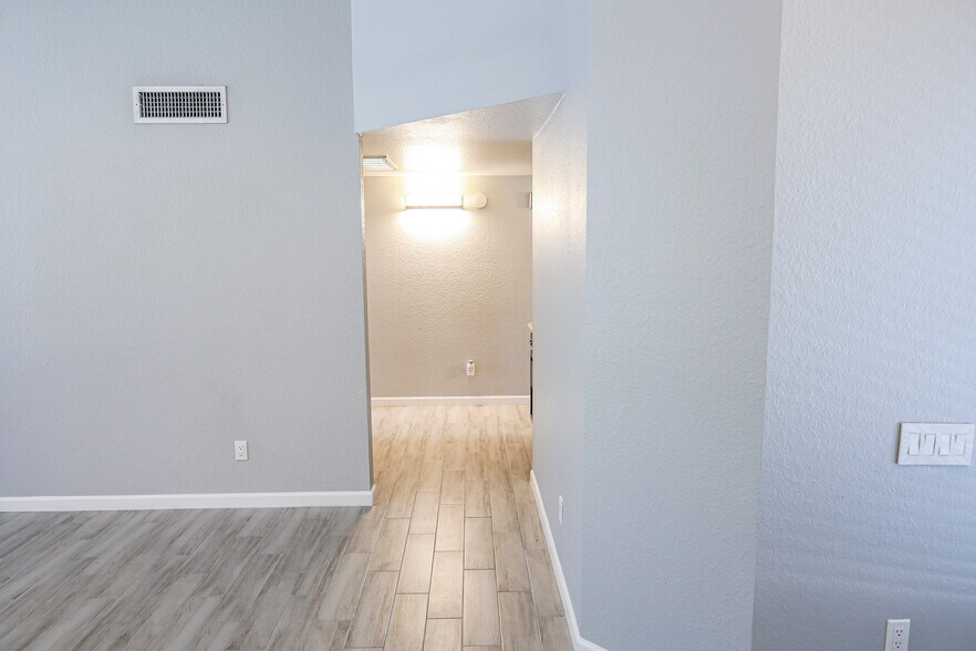 Building Photo - 14101 N 78th Dr