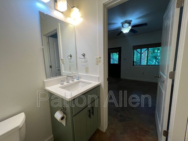 Building Photo - 103 Deaver St