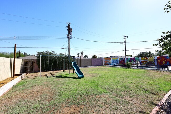 Building Photo - 3413 N 16th Dr