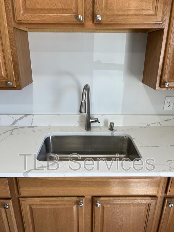 Building Photo - 731 Main St