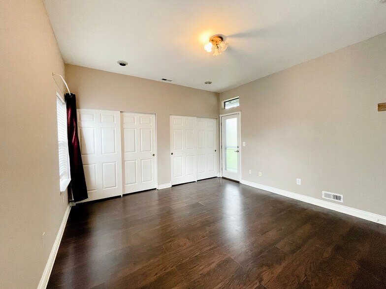 Building Photo - Cherokee Bay Rambler