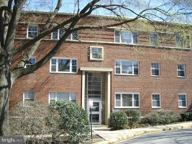 Building Photo - 1305 N Ode St