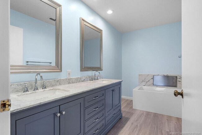 Building Photo - 2386 SW Creekside Dr