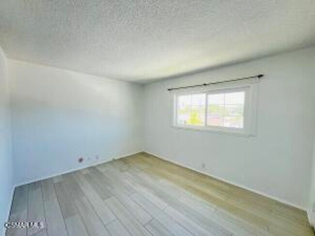 Building Photo - Don't miss this beautifully maintained 5-b...