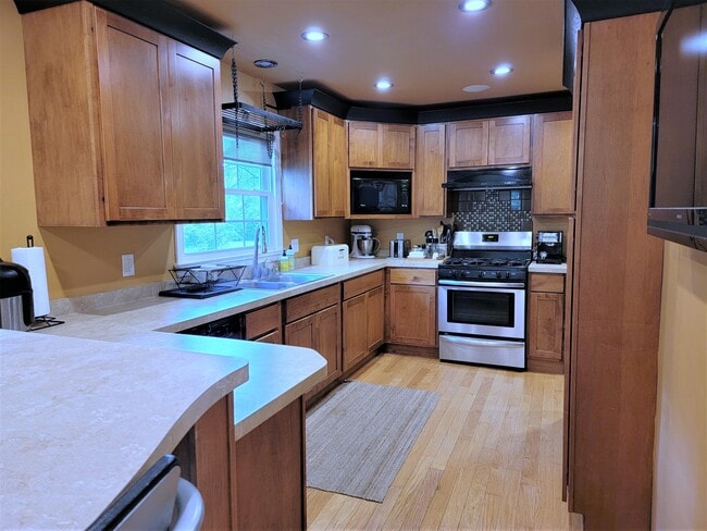 Building Photo - 16840 Fairview Ct