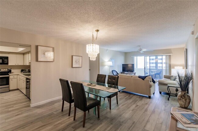 Building Photo - 1055 W Peppertree Dr