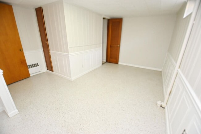 Building Photo - 3 bedroom 2 bath ranch style home in South Bend IN