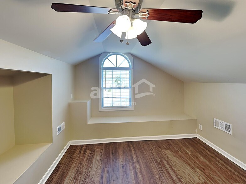 Building Photo - 2227 Joann Dr