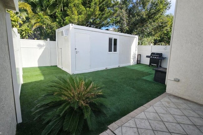 Building Photo - 4135 Eastridge Cir