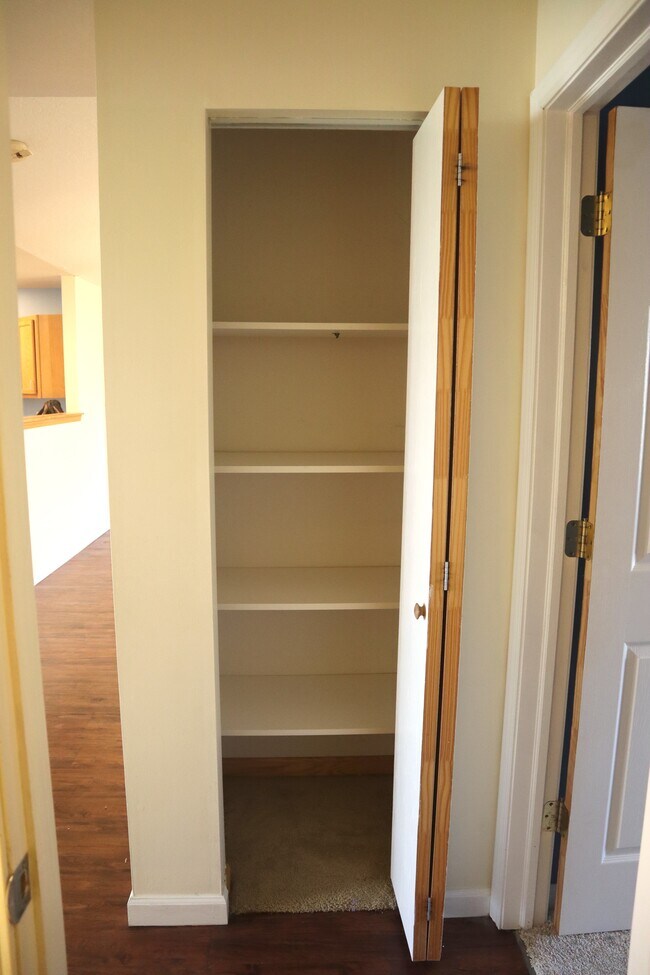 Building Photo - 604B Sunflower St