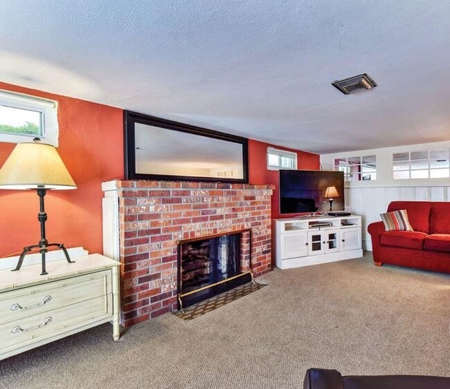 Building Photo - Crescent Rim - Home with a view - Short te...