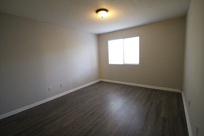 Building Photo - 1635 Cedarview Ct